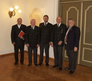 v.l.n.r.: Hubert Bichler (Sportleiter), Elmar Schmid (1. Schützenmeister), Uwe Geerds (3. Schützenmeister), Helmut Fischer (4. Schützemeister), Kurt Bürgermeister (2. Schützenmeister). 